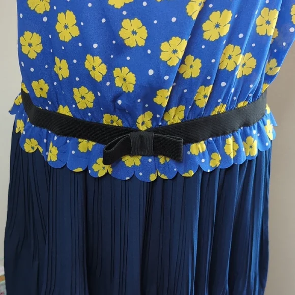 Chic Blue Floral Dress with Yellow Accents - Picture 2 of 12